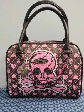 NWT Ed Hardy Black🖤 and Pink🩷 Skull Dome Satchel with Heart Charm Chain
